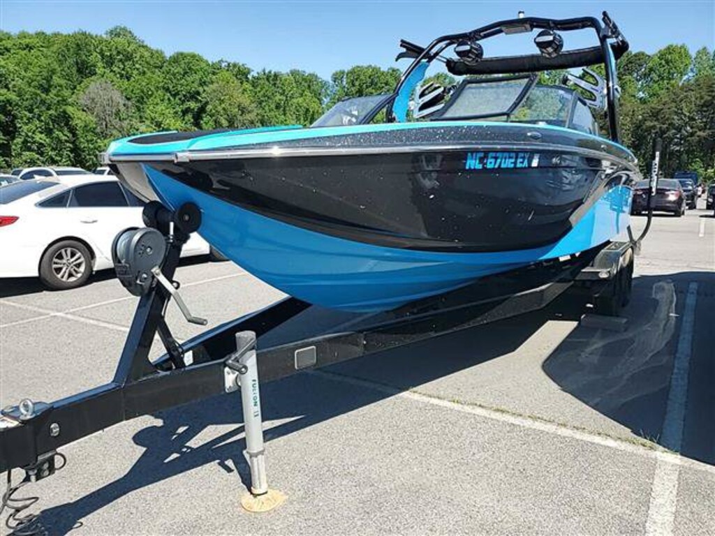 Used 2020 Centurion V124 24 Boat