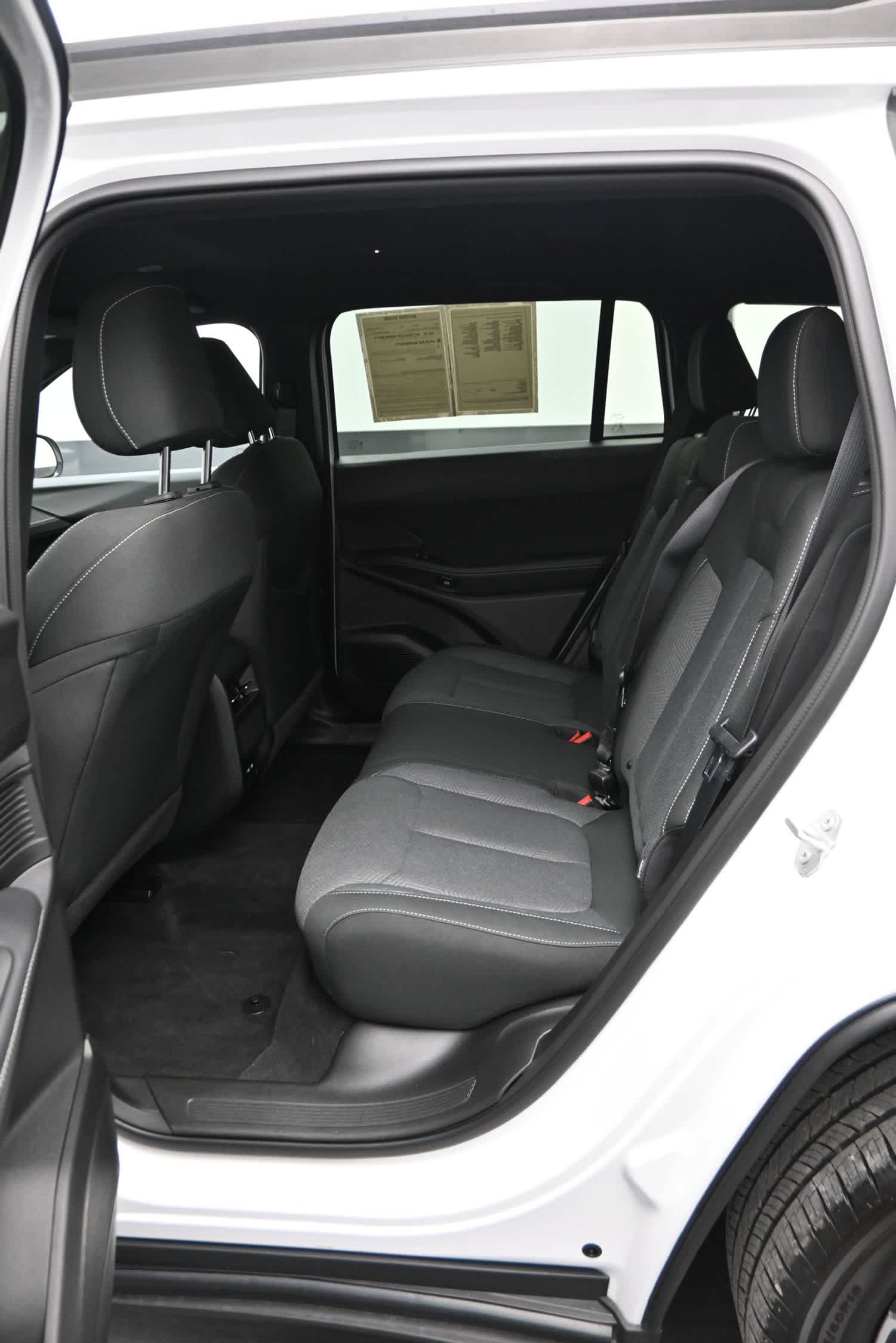 2026 Jeep Cherokee Laredo - Photo 12