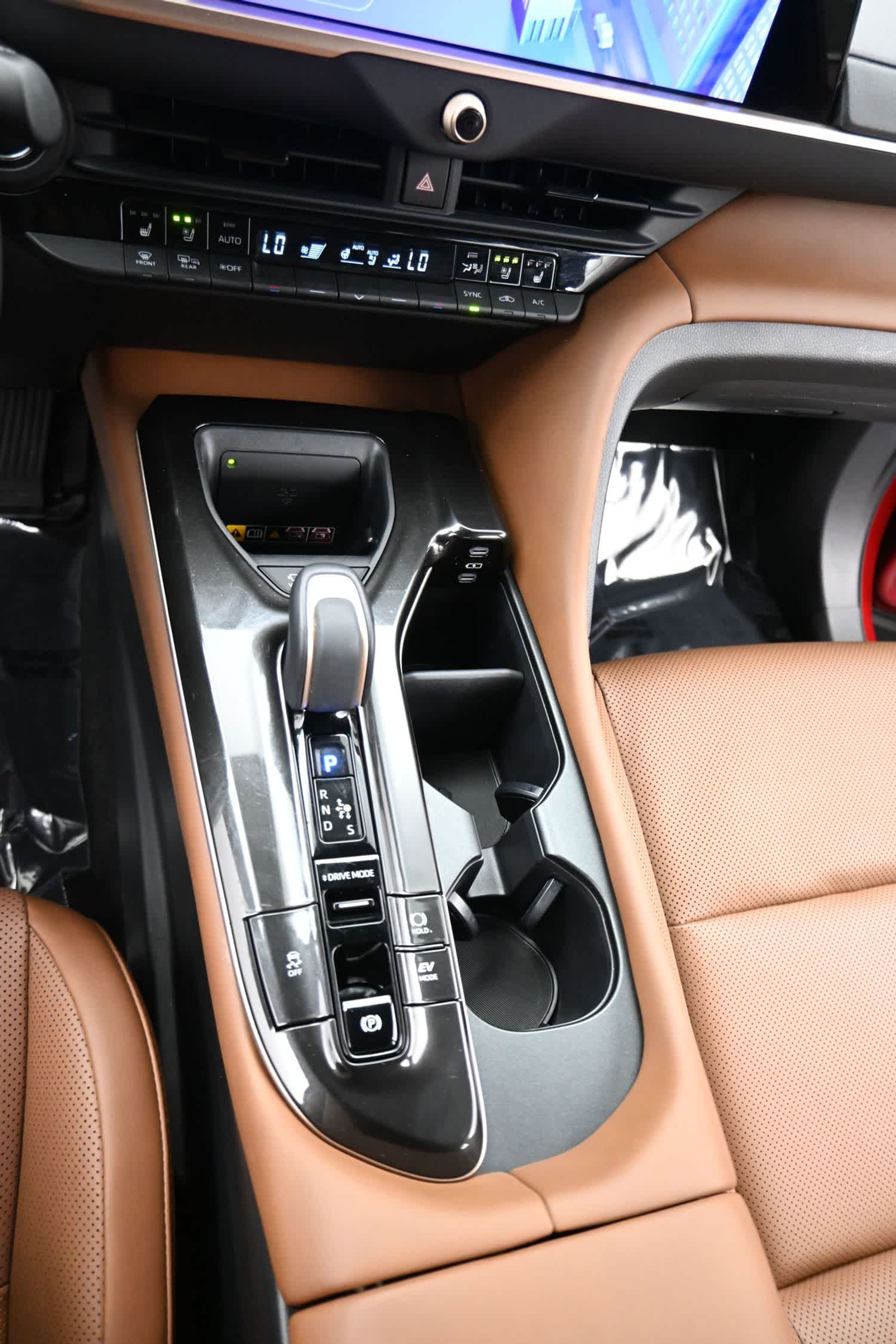 2025 Toyota Crown Signia Limited - Photo 23
