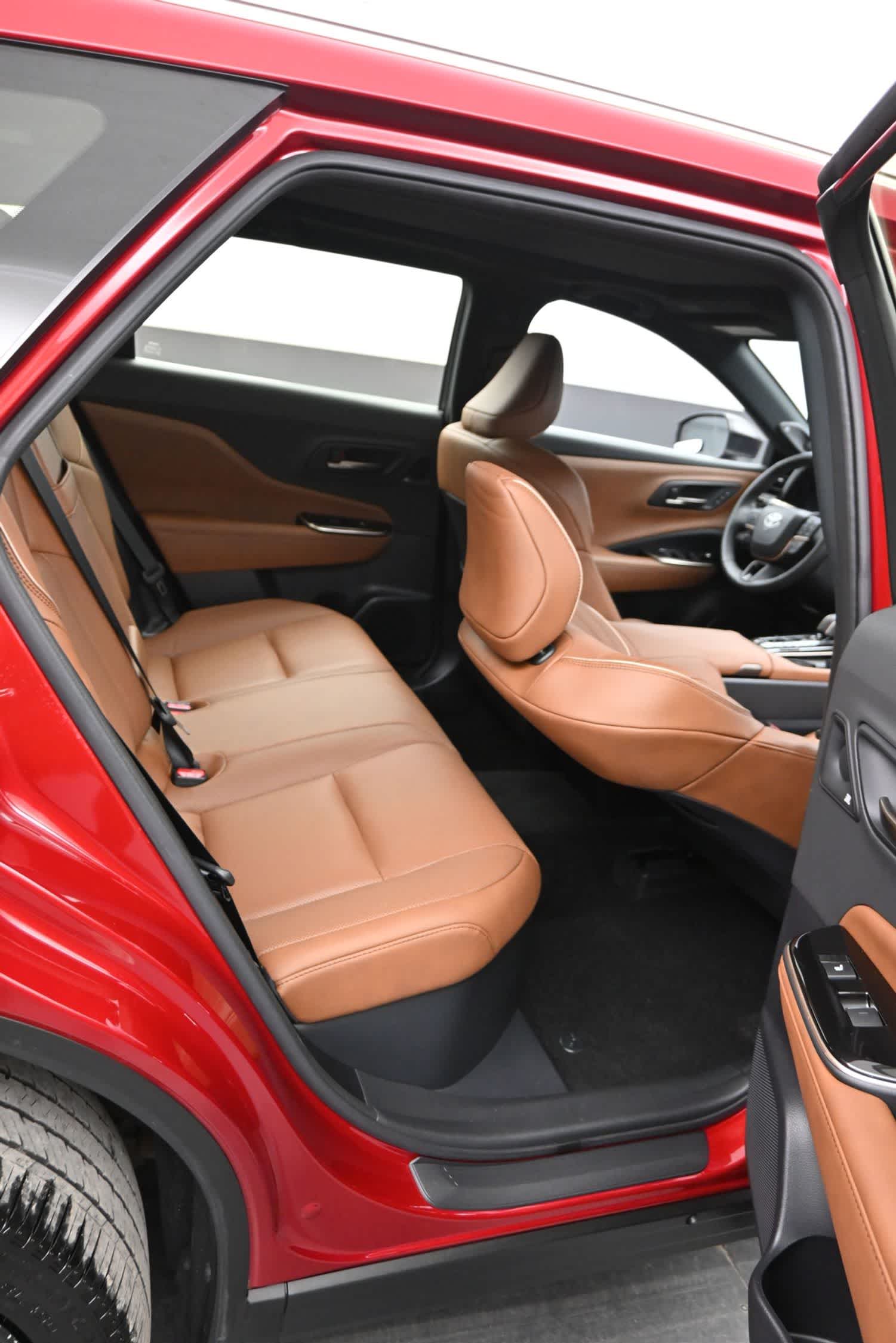 2025 Toyota Crown Signia Limited - Photo 12