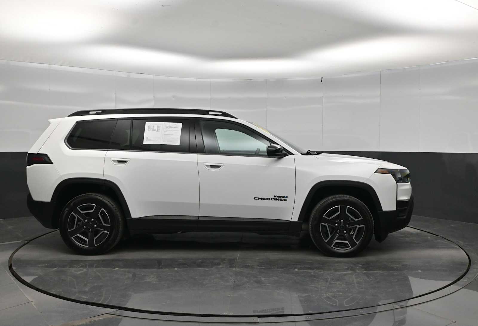 2026 Jeep Cherokee Laredo - Photo 9