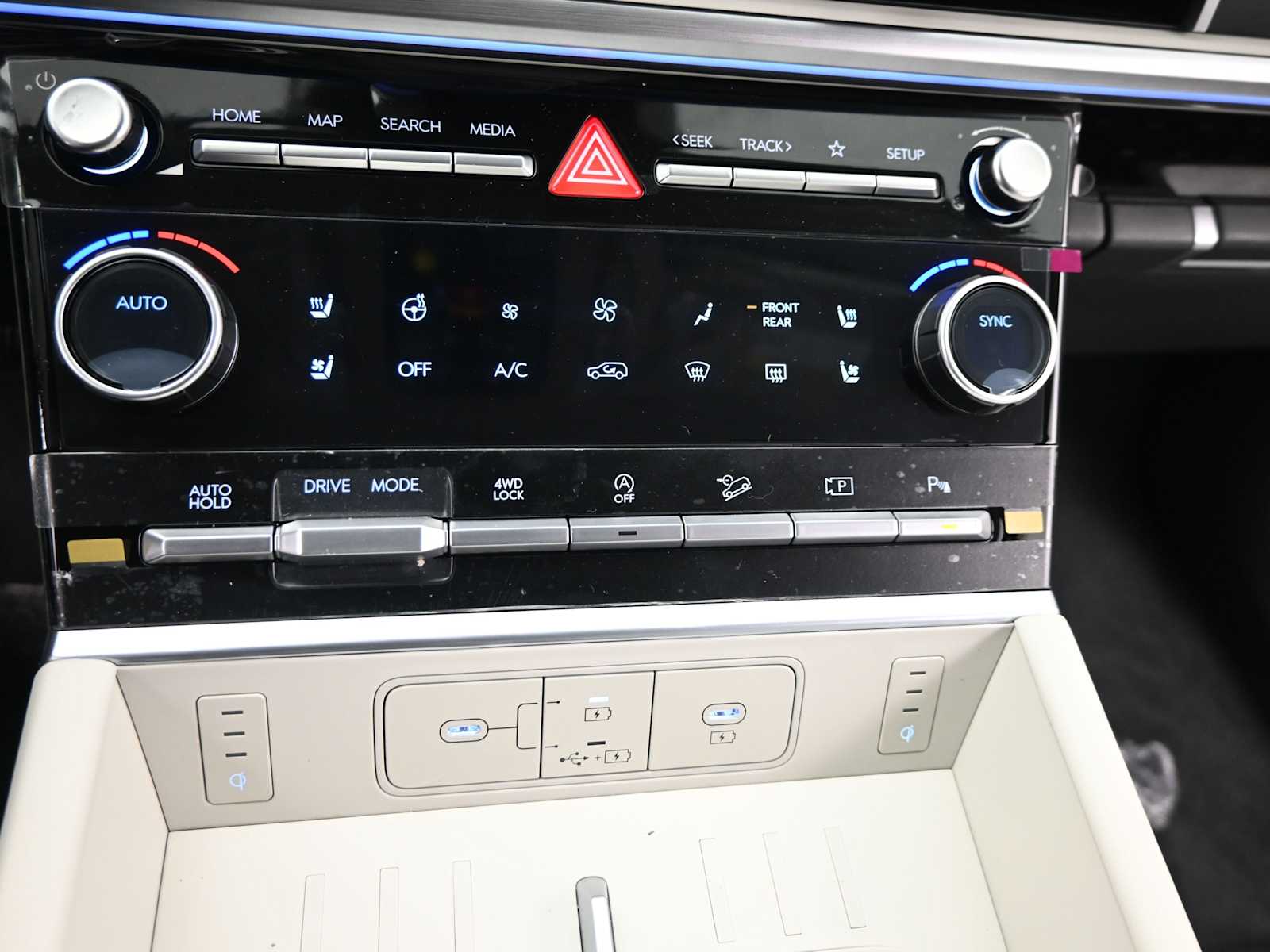 2026 Hyundai Santa Fe Limited - Photo 18
