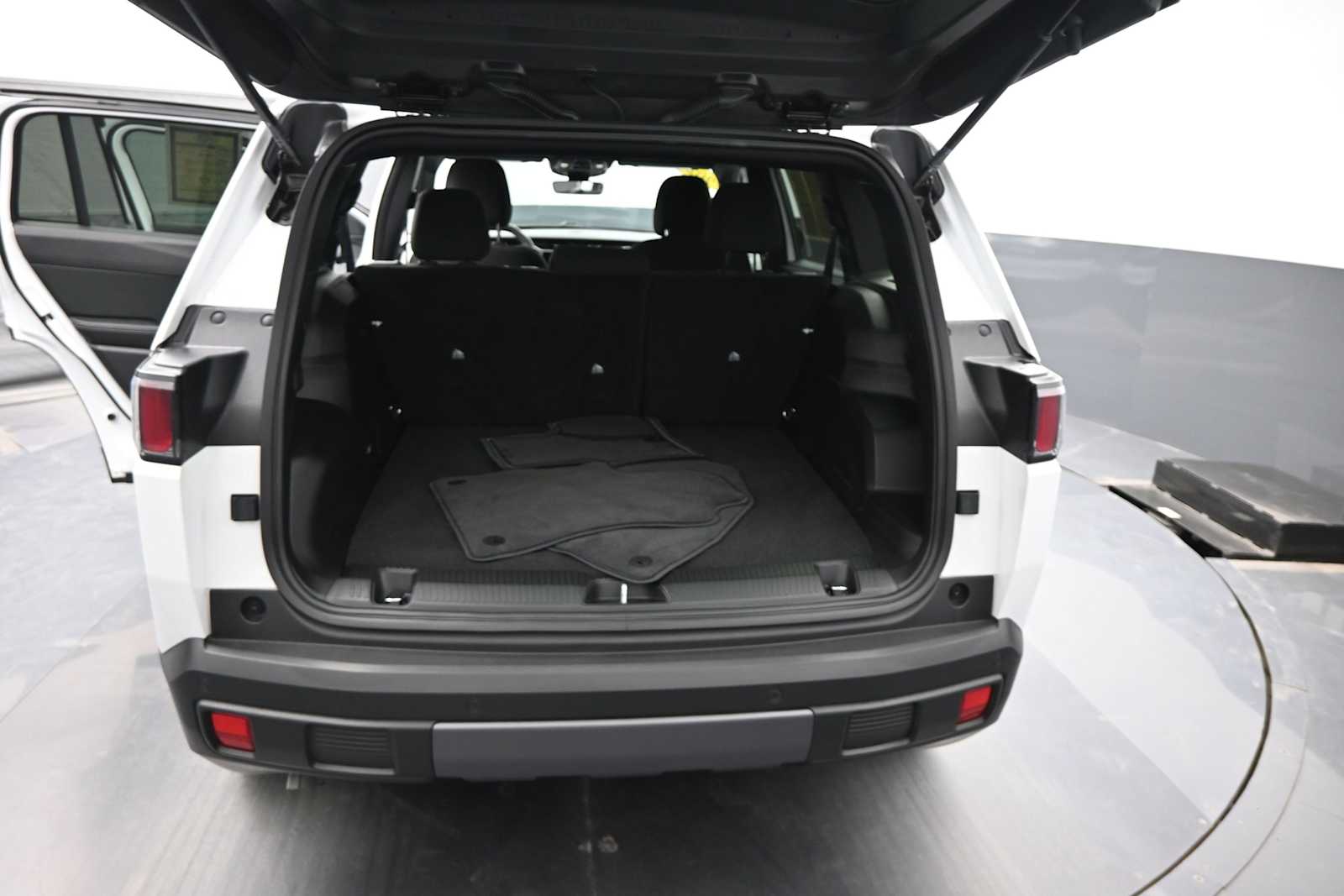 2026 Jeep Cherokee Laredo - Photo 13