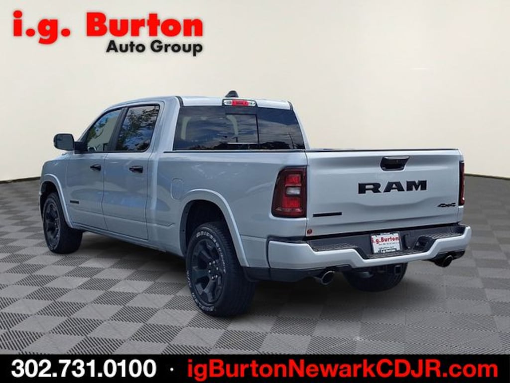 New 2026 Ram 1500 BIG HORN CREW CAB 4X4 6'4 BOX Pickup