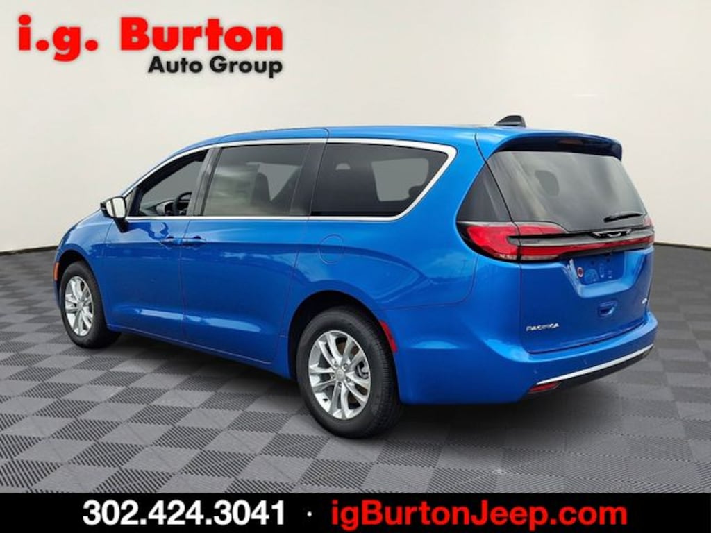 New 2027 Chrysler Pacifica SELECT AWD Passenger Van