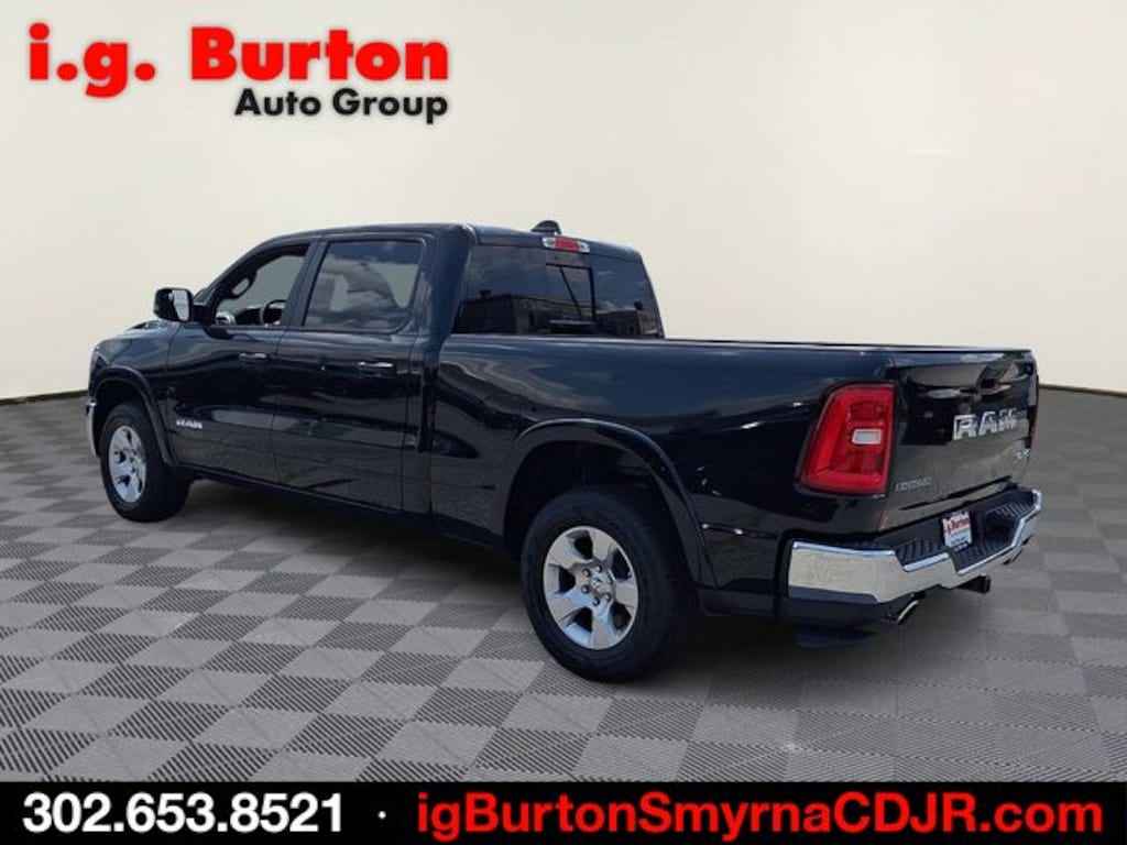 New 2026 Ram 1500 BIG HORN CREW CAB 4X4 6'4 BOX Pickup