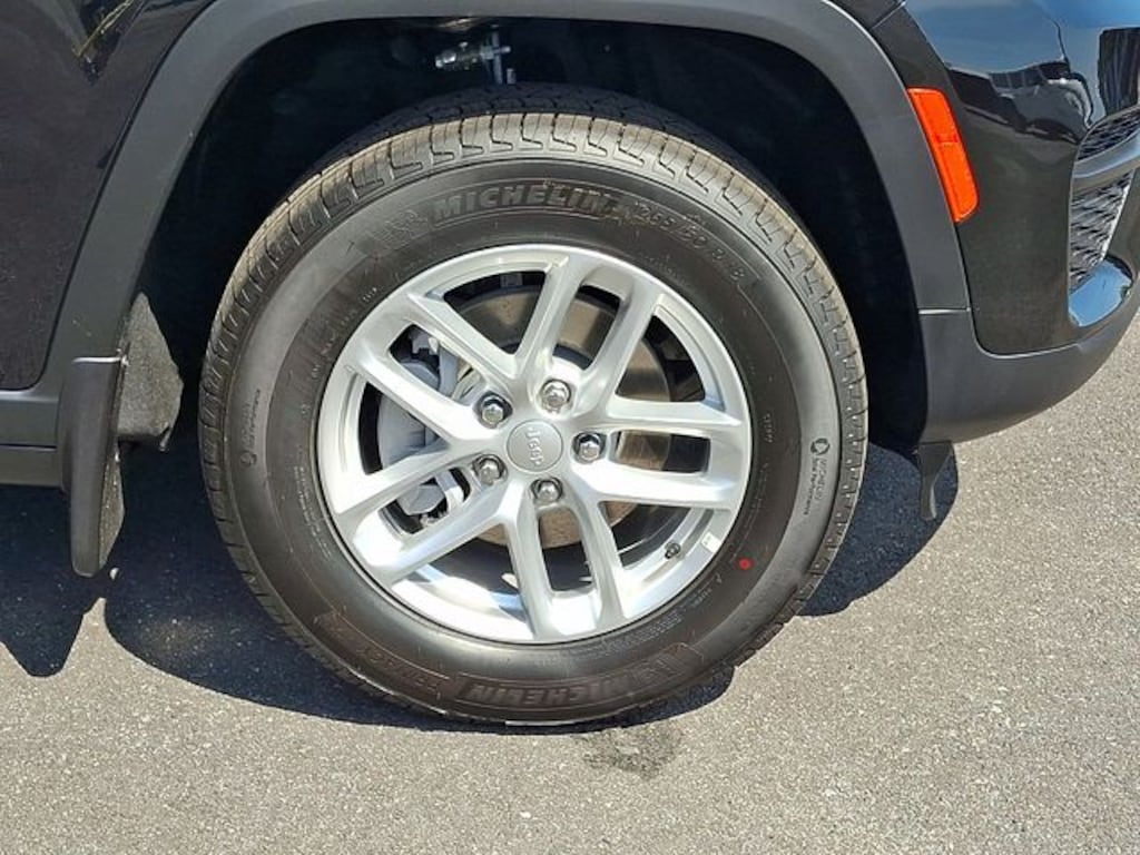 New 2026 Jeep Grand Cherokee LAREDO X 4X4 Sport Utility