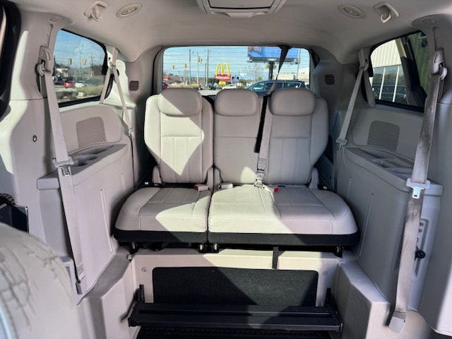 2010 Dodge Grand Caravan SXT - Photo 13