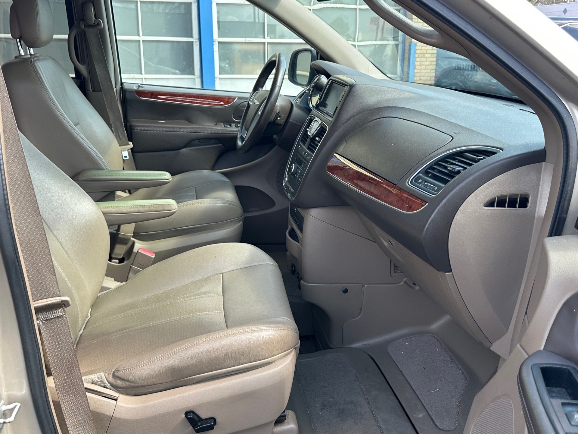 2013 Chrysler Town & Country Touring-L - Photo 13