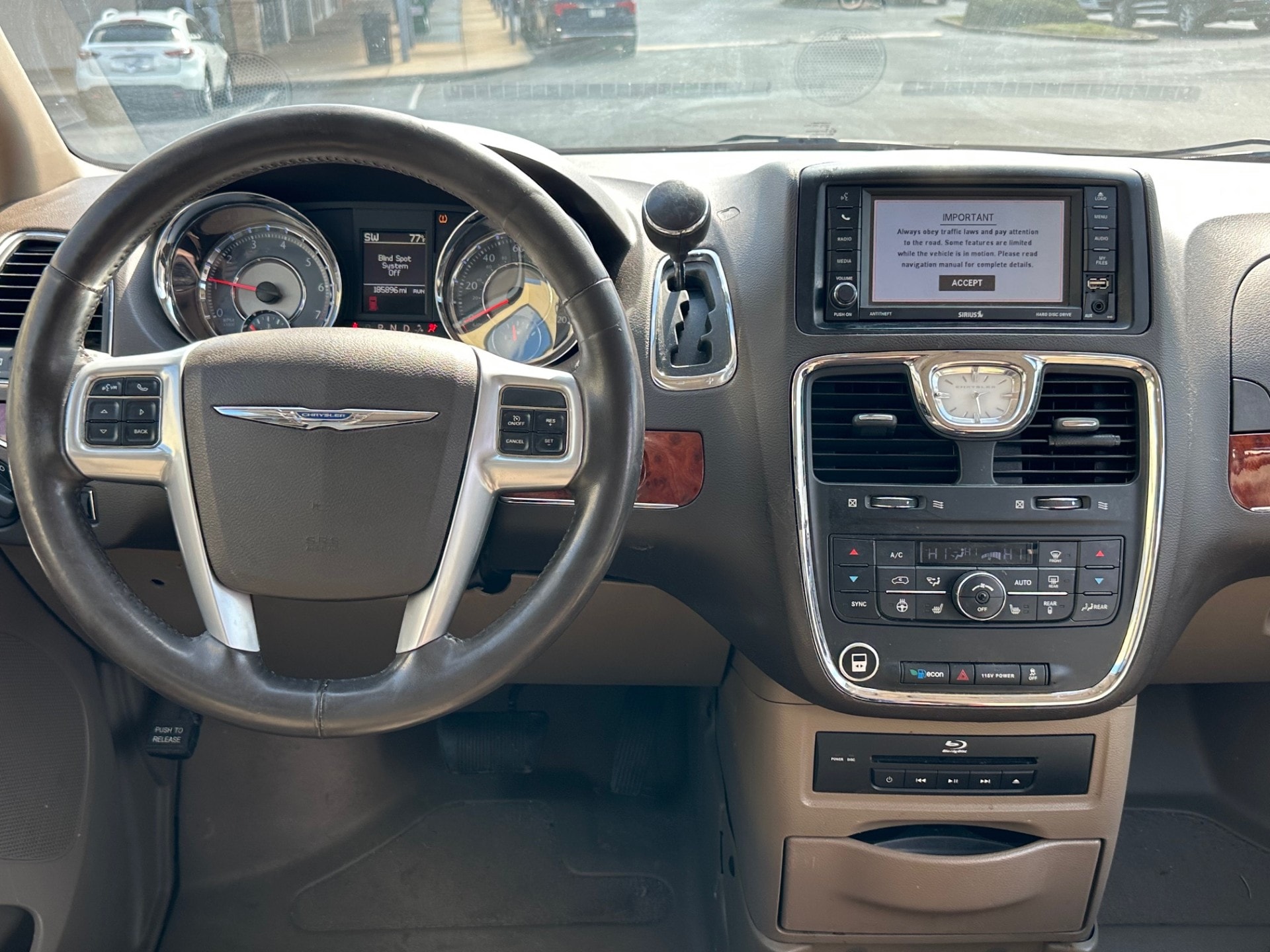 2013 Chrysler Town & Country Touring-L - Photo 12