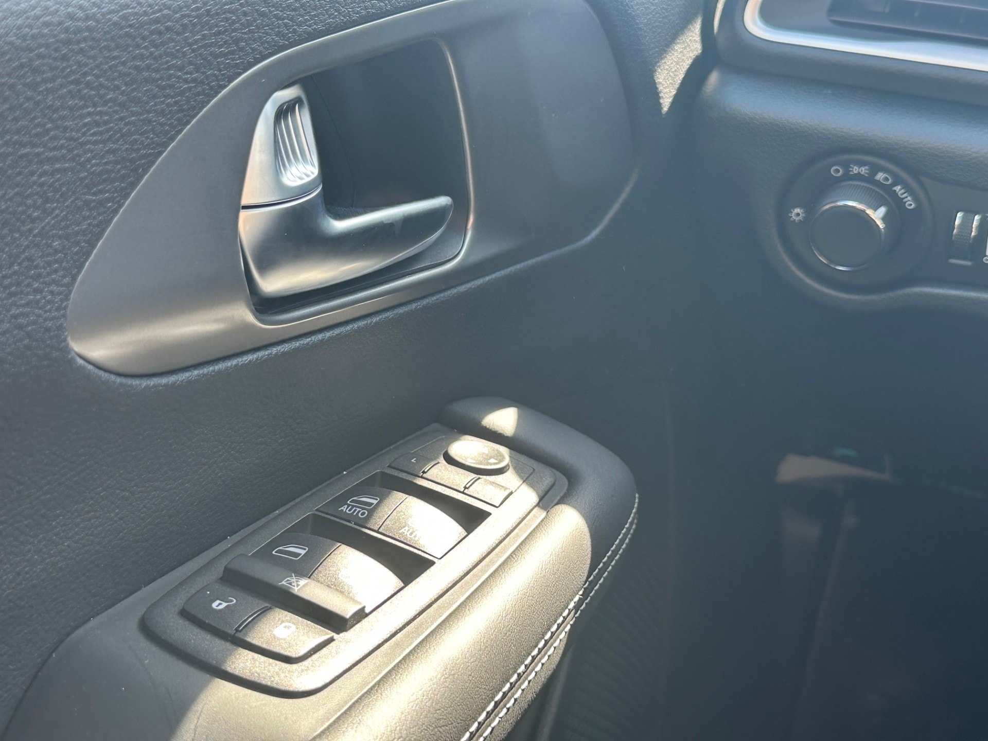2025 Chrysler Voyager LX - Photo 18