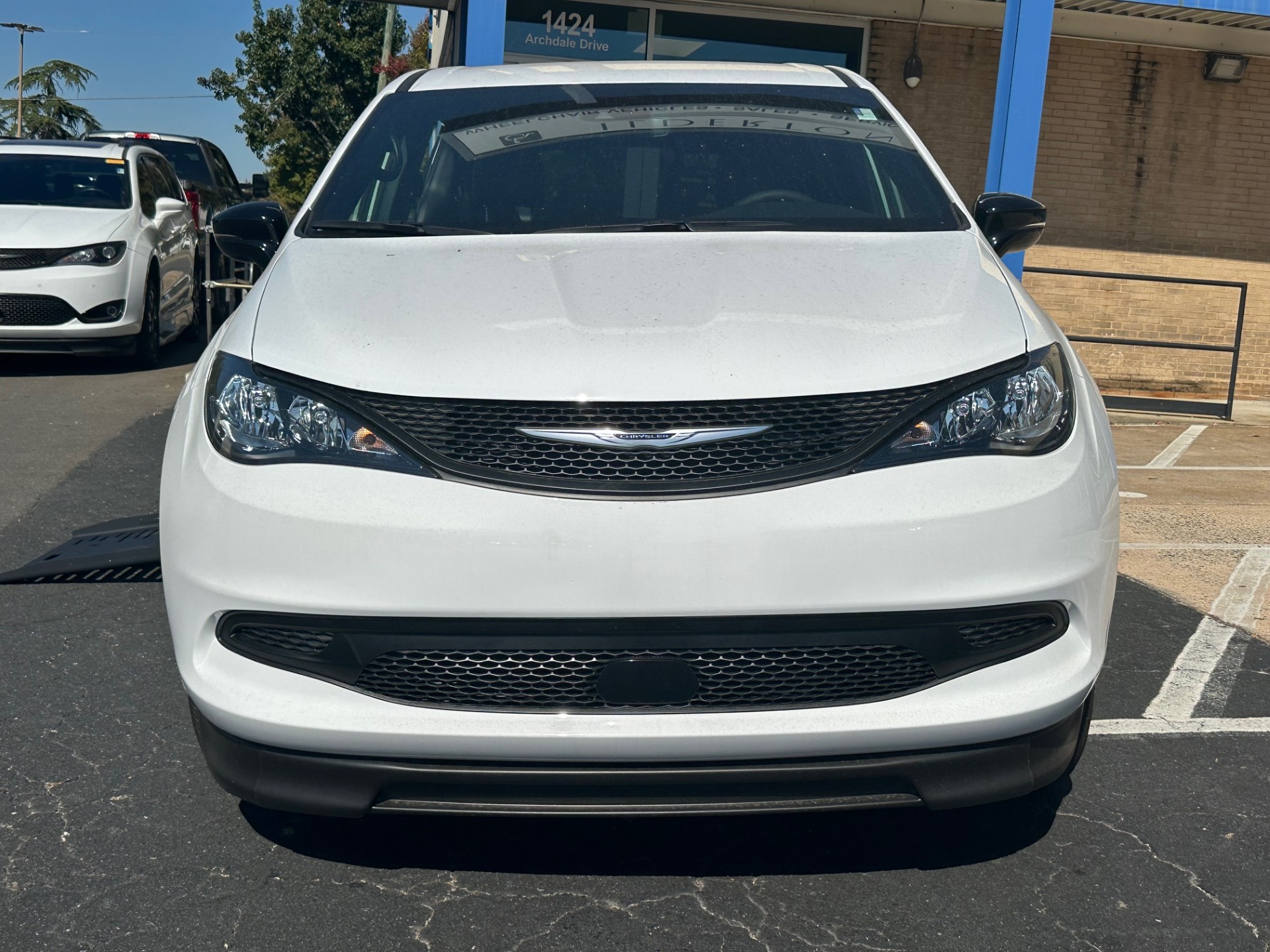 2025 Chrysler Voyager LX - Photo 3