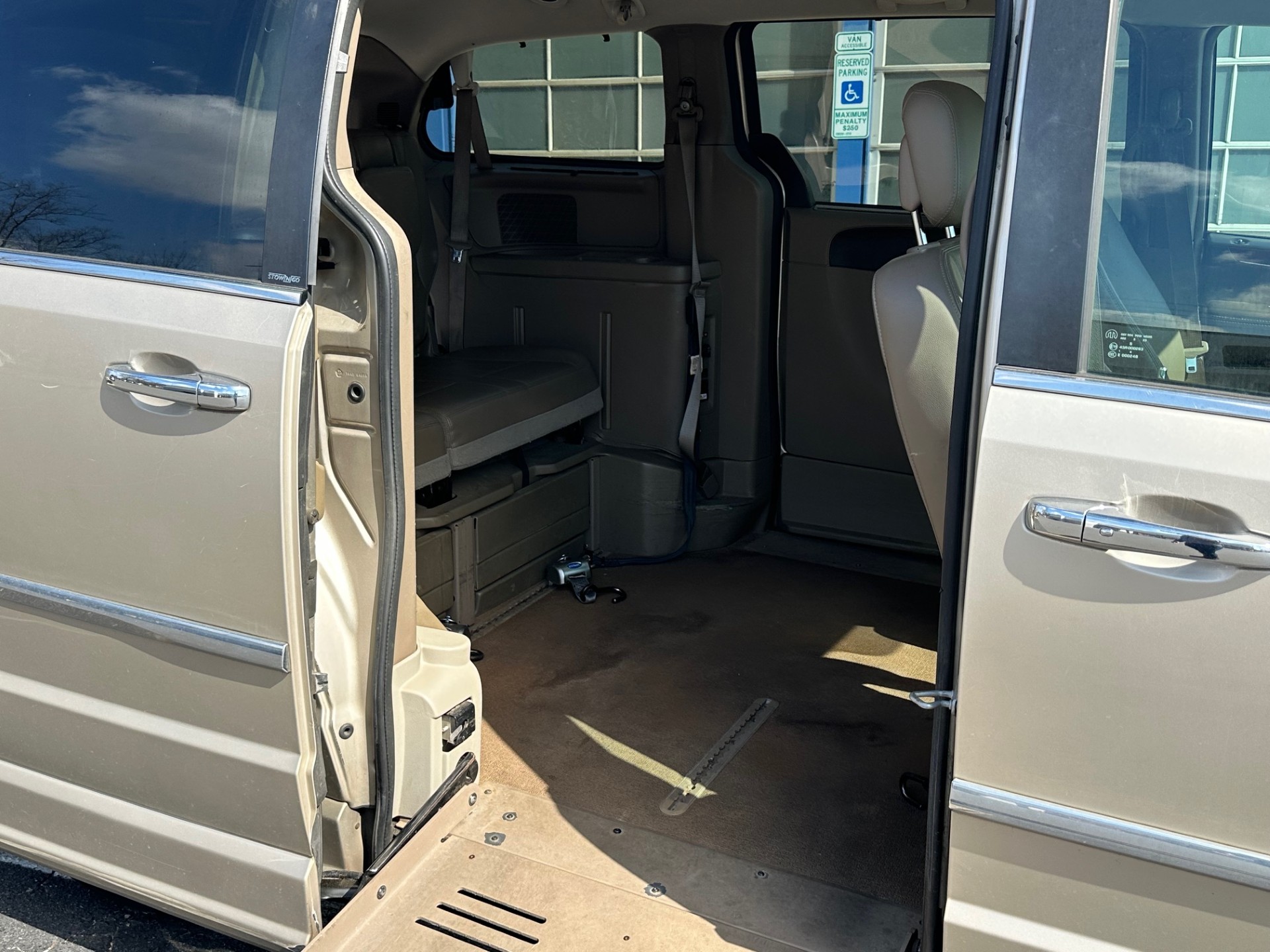 2013 Chrysler Town & Country Touring-L - Photo 10