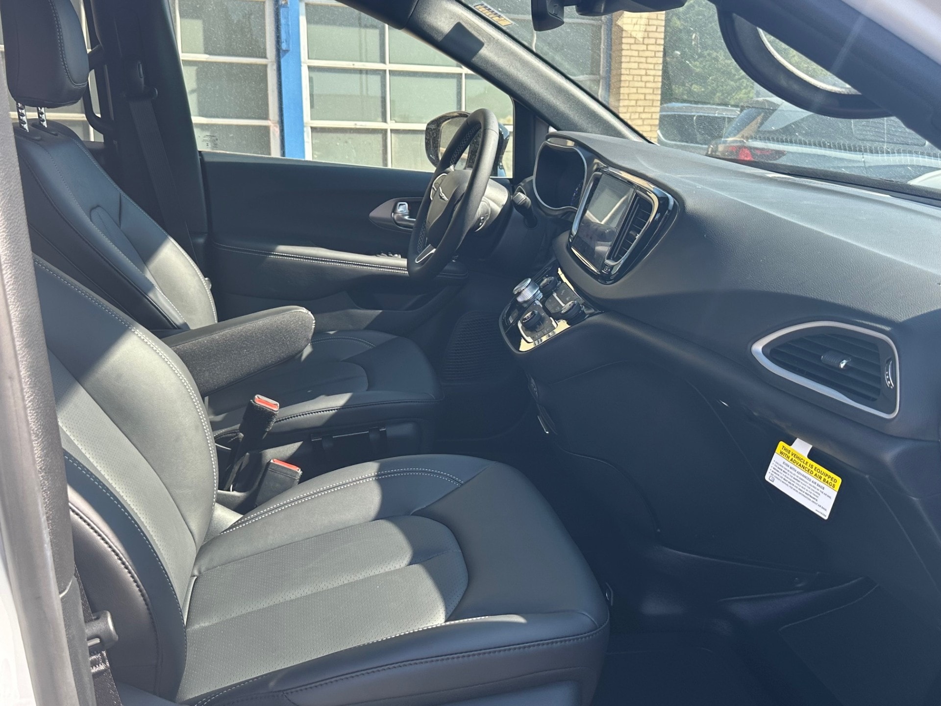 2025 Chrysler Voyager LX - Photo 13
