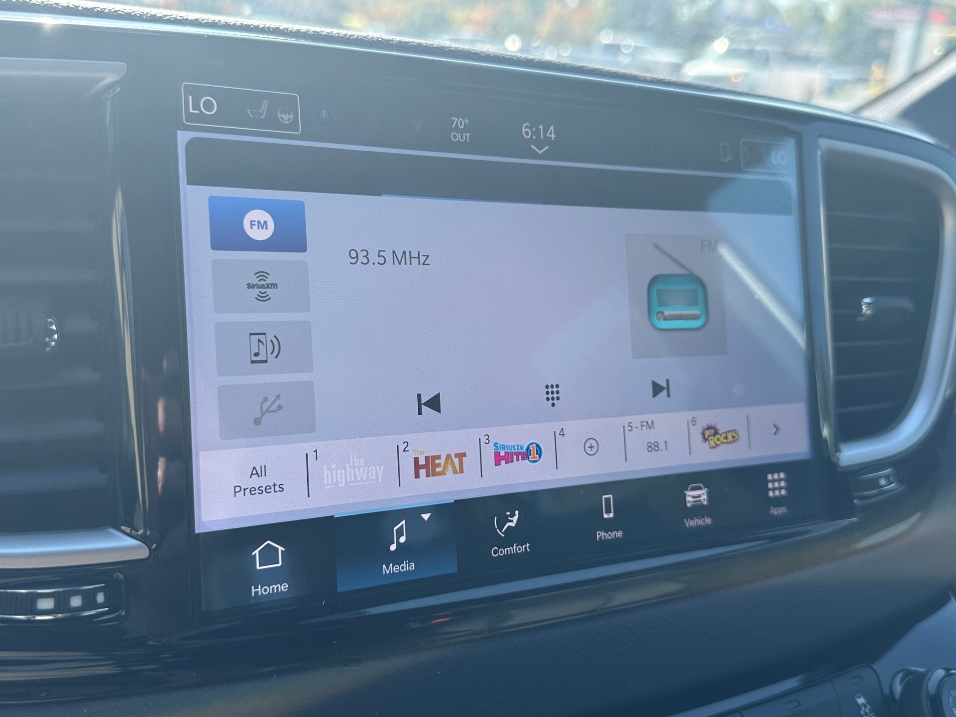 2025 Chrysler Voyager LX - Photo 17