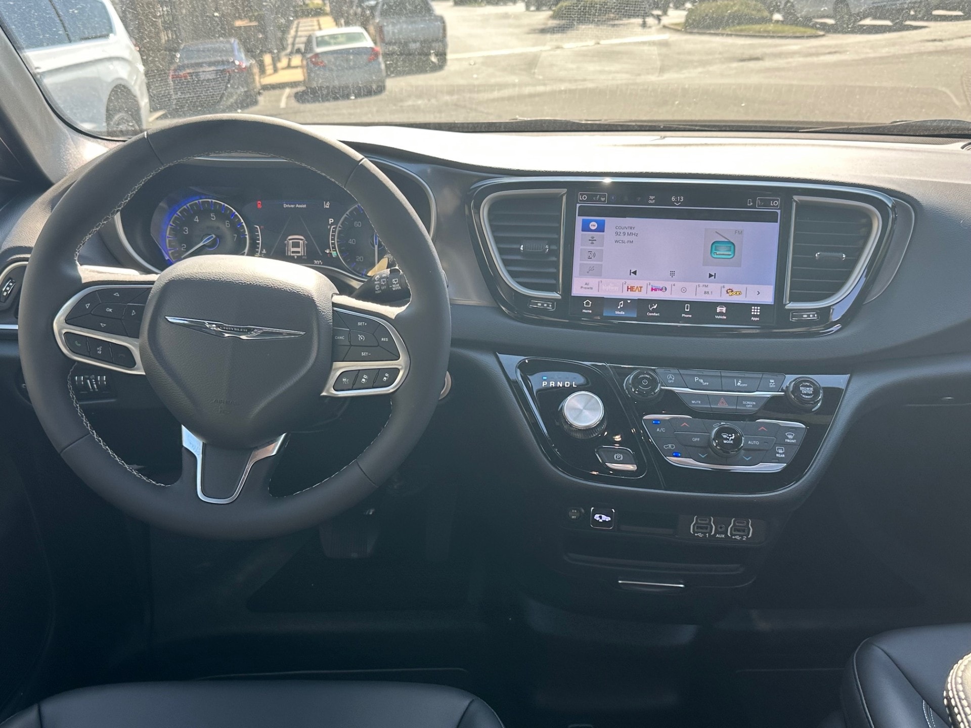 2025 Chrysler Voyager LX - Photo 12
