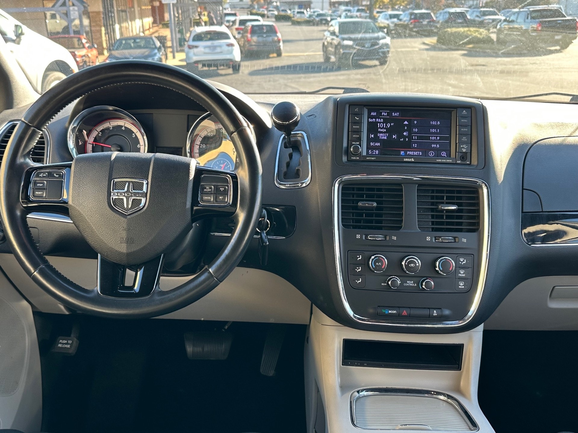 2019 Dodge Grand Caravan SXT - Photo 12