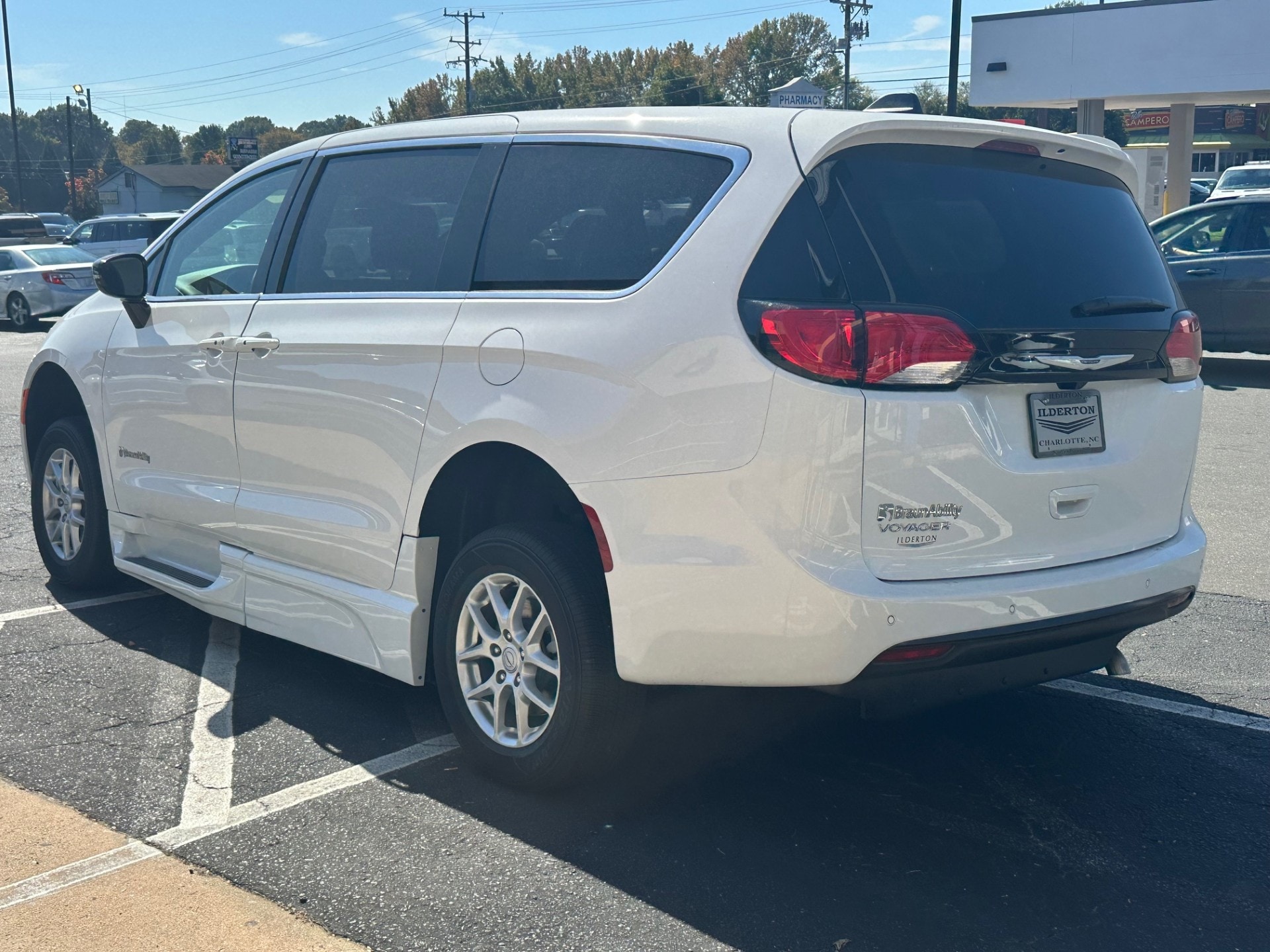 2025 Chrysler Voyager LX - Photo 6