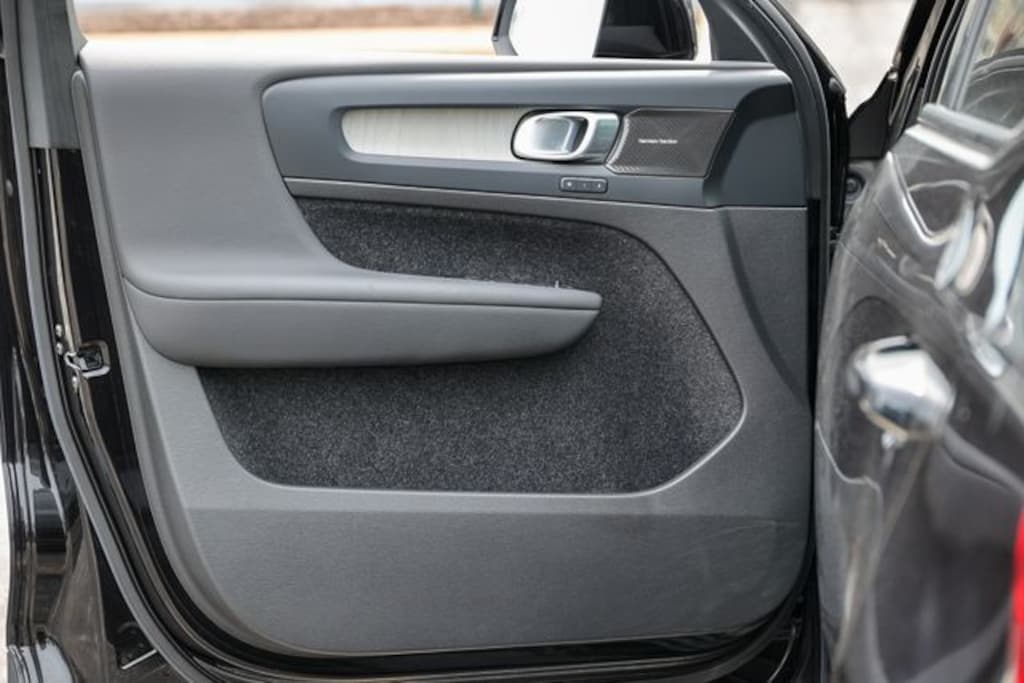 Used 2024 Volvo XC40 Ultimate SUV