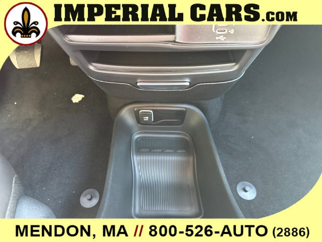 2027 Chrysler Pacifica Select - Photo 32