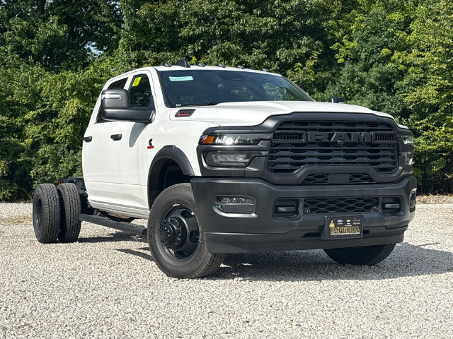 New 2026 Ram 3500 Chassis Cab TRADESMAN CREW 4X4 60' CA Pickup