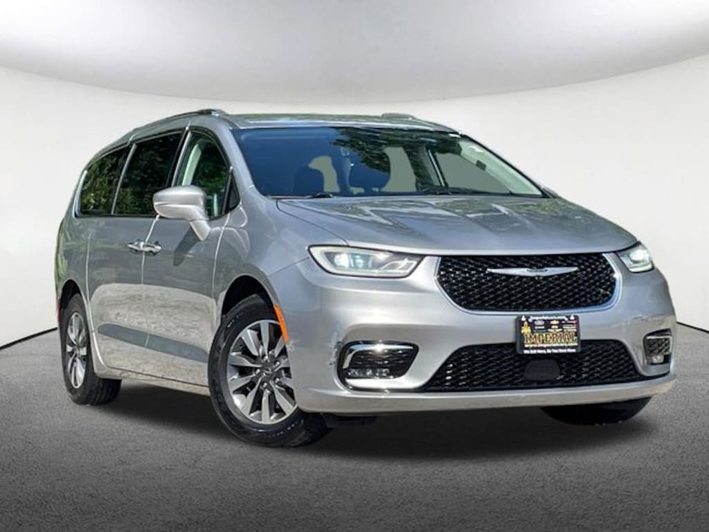 Used 2021 Chrysler Pacifica Touring L Van Passenger Van
