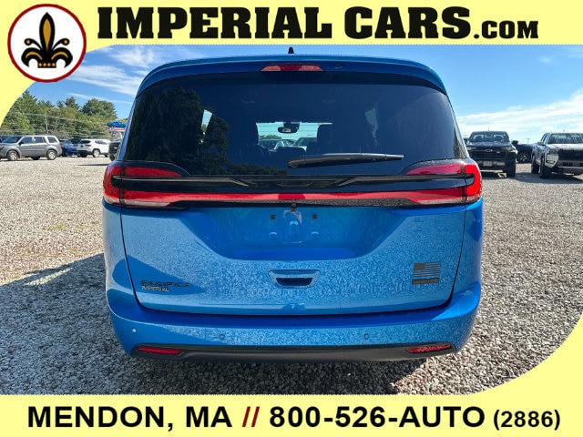 2027 Chrysler Pacifica Select - Photo 10