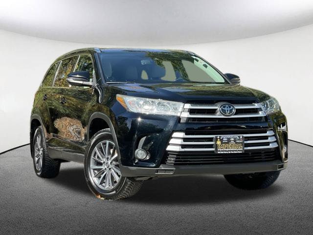 Used 2019 Toyota Highlander XLE with VIN 5TDJZRFH6KS603868 for sale in Mendon, MA