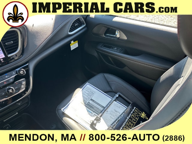 2027 Chrysler Pacifica Select - Photo 20