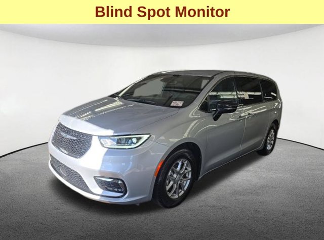 Used 2026 Chrysler Pacifica Select Van Passenger Van