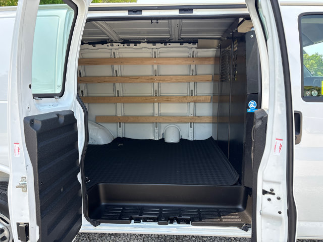 2025 GMC Savana Cargo Work Van - Photo 15