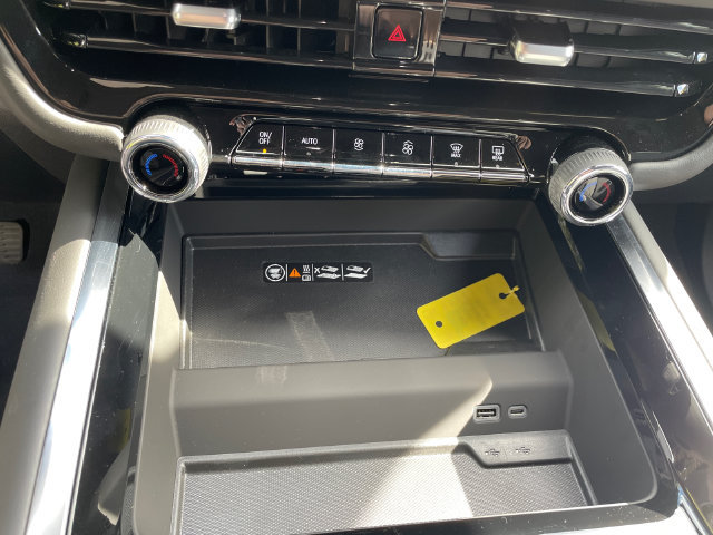 2025 Chevrolet Suburban Premier - Photo 36