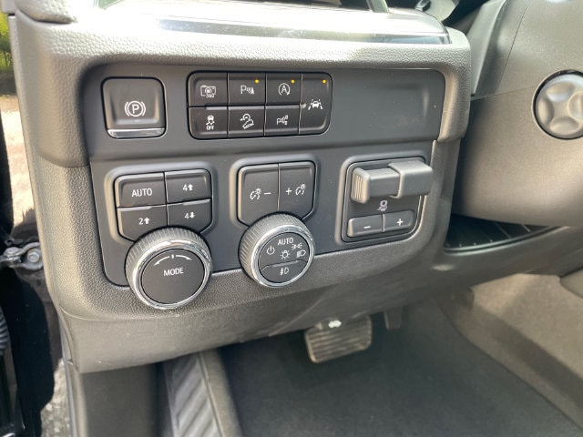 2025 Chevrolet Suburban Premier - Photo 29