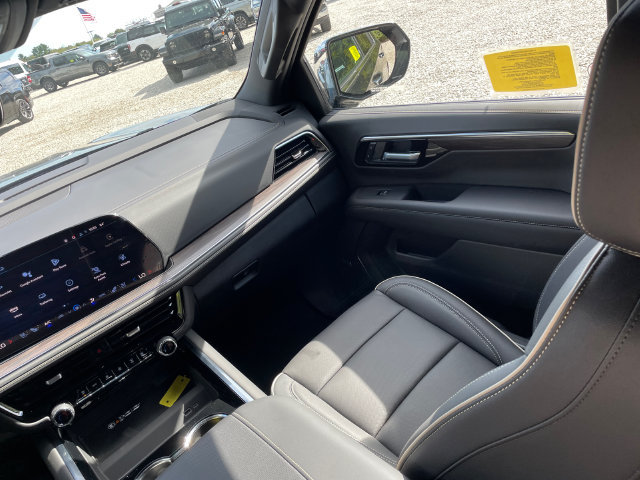 2025 Chevrolet Suburban Premier - Photo 25