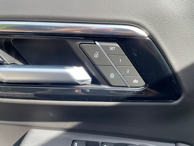2025 Chevrolet Suburban Premier - Photo 28