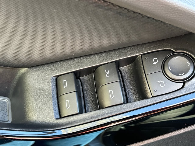 2025 Chevrolet Equinox LT - Photo 28