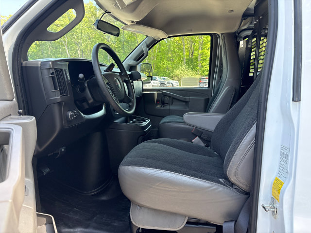 2025 GMC Savana Cargo Work Van - Photo 23