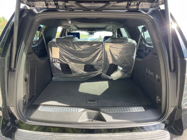 2025 Chevrolet Suburban Premier - Photo 14