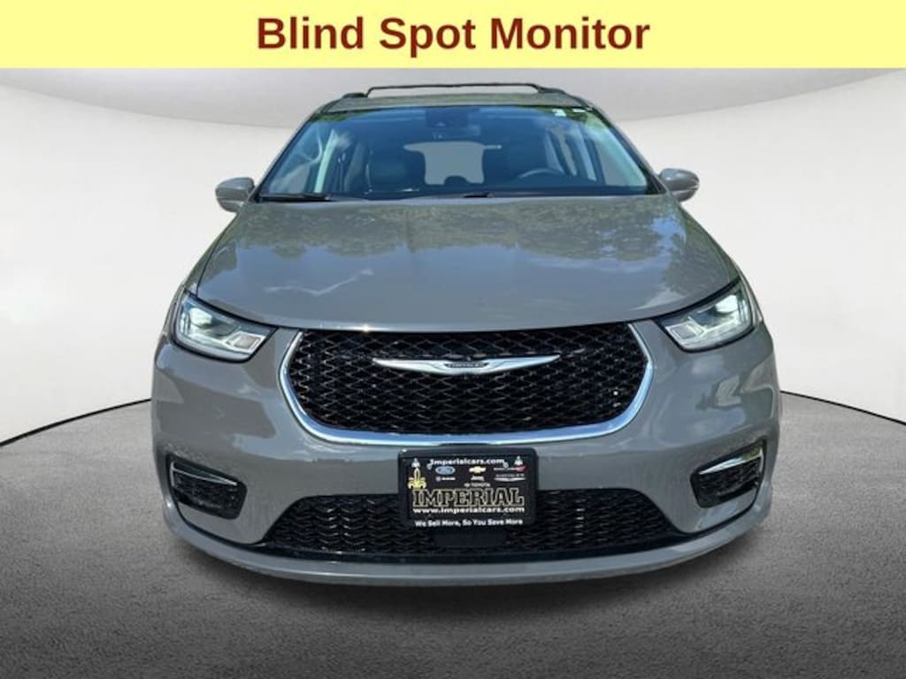 Used 2022 Chrysler Pacifica Touring L Van Passenger Van