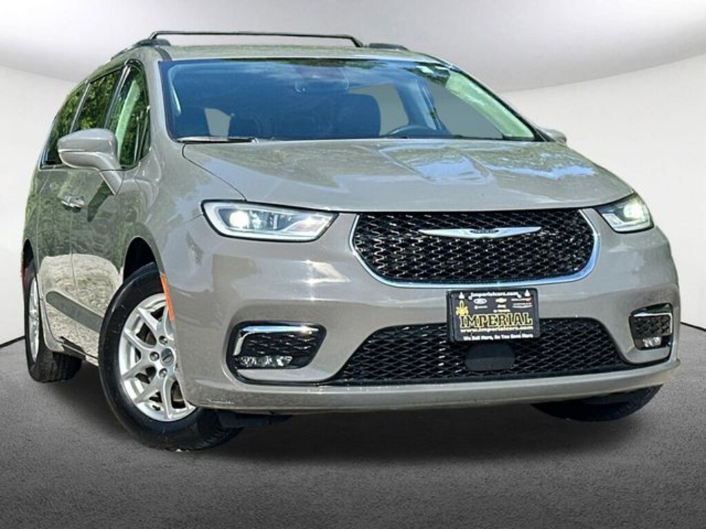 Used 2022 Chrysler Pacifica Touring L Van Passenger Van