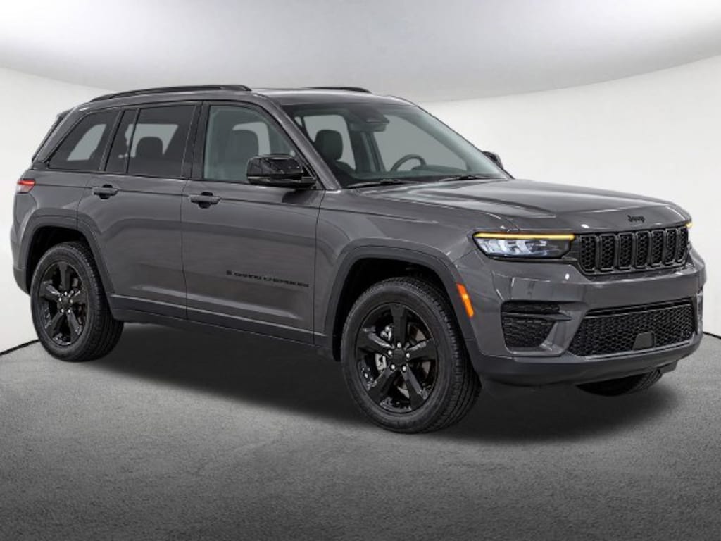 Used 2023 Jeep Grand Cherokee Laredo SUV
