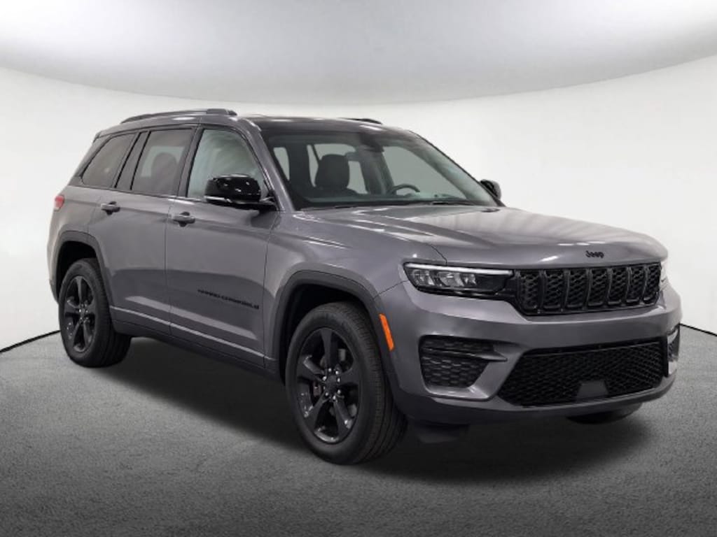 Used 2025 Jeep Grand Cherokee Altitude X SUV