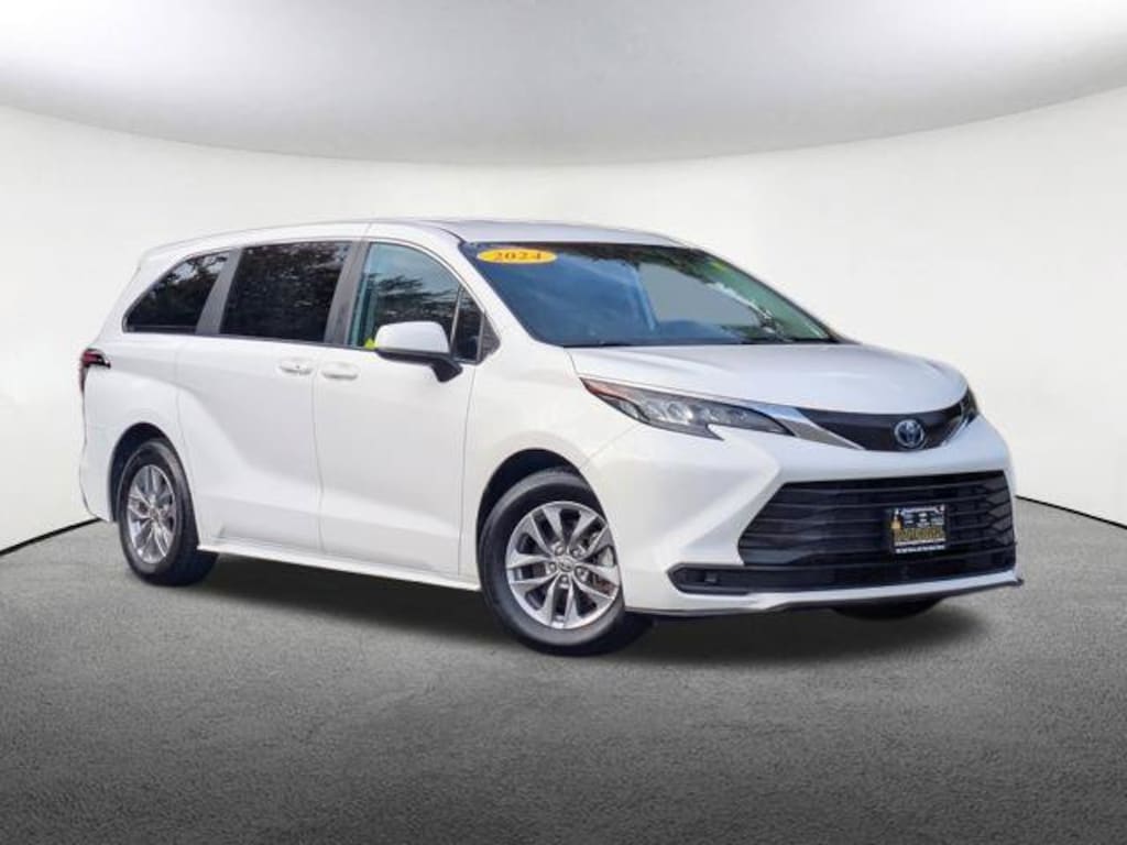 Certified 2024 Toyota Sienna LE Minivan/Van