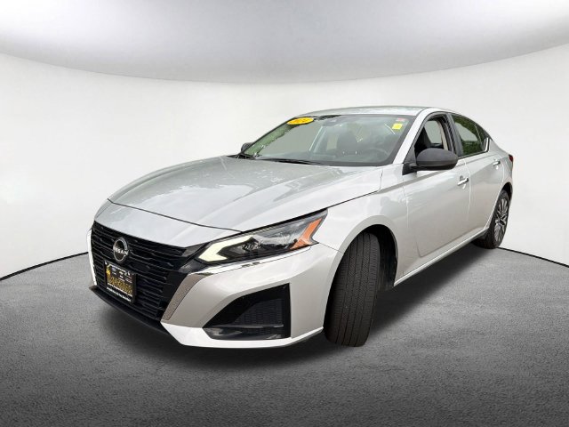 Used 2024 Nissan Altima 2.5 SV Sedan