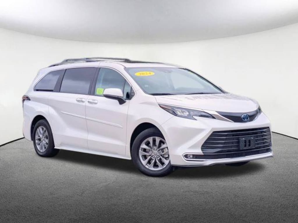 Used 2024 Toyota Sienna XLE Minivan/Van