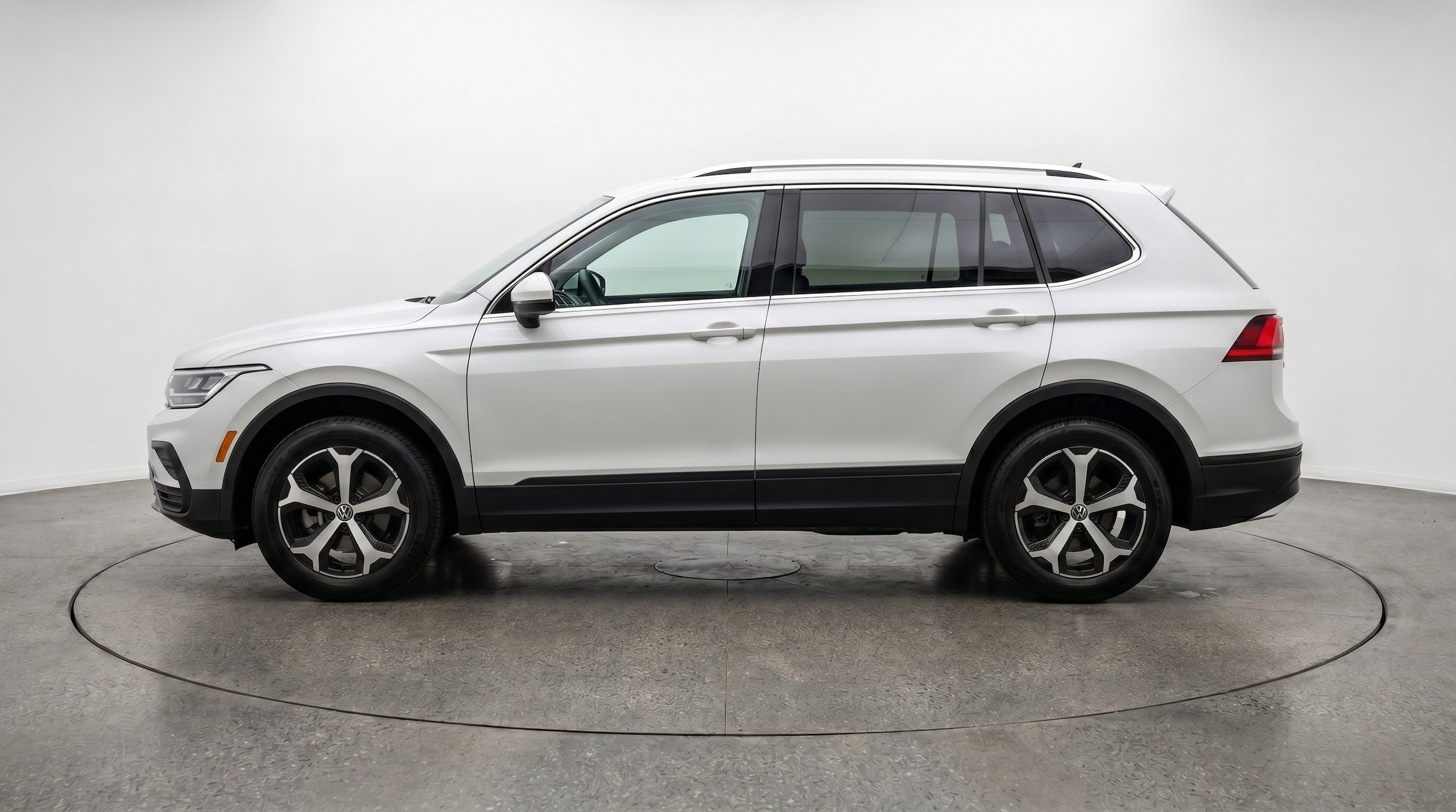 Thumbnail: 2026 Volkswagen Tiguan - 5