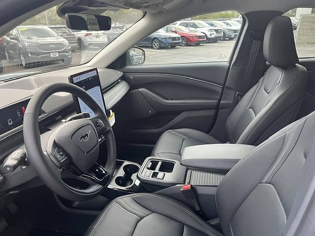 2026 Ford Mustang Mach-E Premium - Photo 13