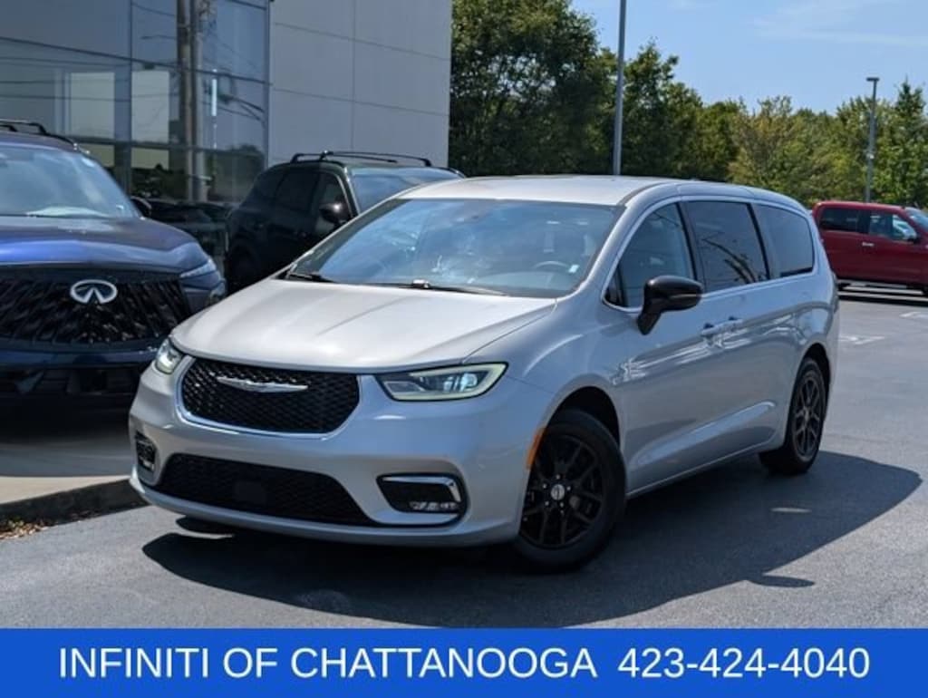 Used 2024 Chrysler Pacifica Touring L Van Passenger Van