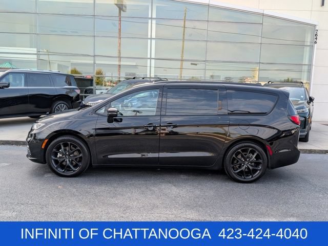 Used 2025 Chrysler Pacifica Limited Van Passenger Van