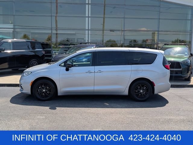 Used 2024 Chrysler Pacifica Touring L Van Passenger Van